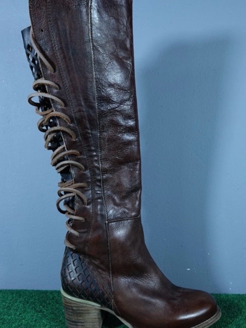 Freebird by Steven Madden carver Women’s Brown Lace-Up Knee Boot 8